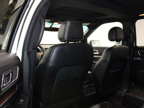 Used 2017 Ford Explorer Limited image 27