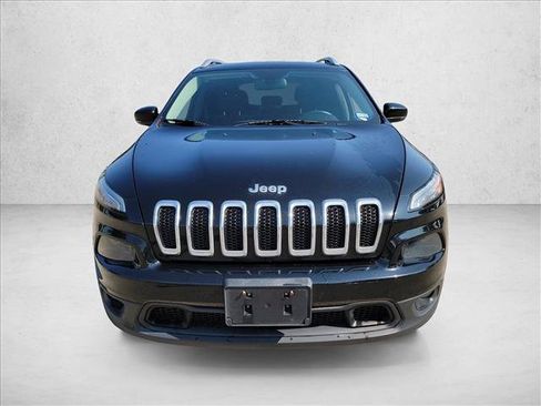 Used 2017 Jeep Cherokee Latitude w/ Safety/Convenience Group FWD image 2