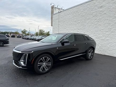 Used 2025 Cadillac Lyriq Luxury AWD/4WD image 3