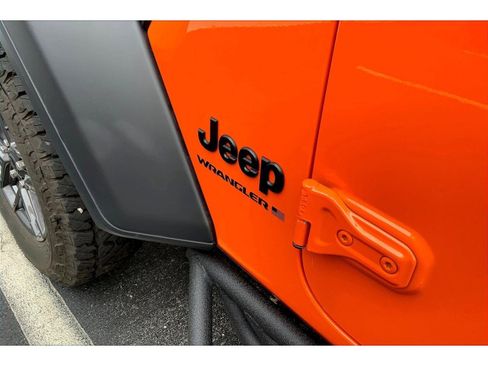 Used 2025 Jeep Wrangler Sport S image 29