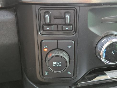 Used 2023 Ford F250 Lariat w/ Lariat Ultimate Package AWD/4WD image 27
