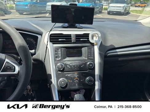 Used 2014 Ford Fusion SE FWD image 9