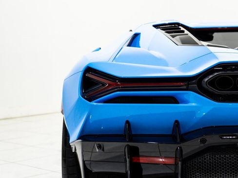 Used 2024 Lamborghini Revuelto image 42