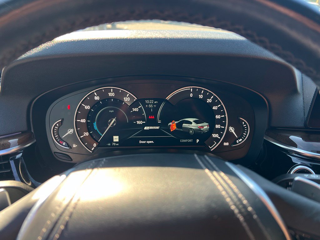 Used 2019 BMW 530e w/ Premium Package RWD image 17