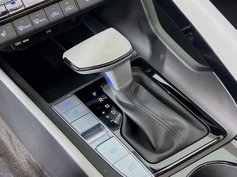 New 2025 Hyundai Elantra Limited image 15