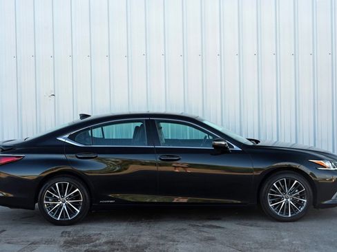 Used 2022 Lexus ES 300h w/ Premium Package image 54