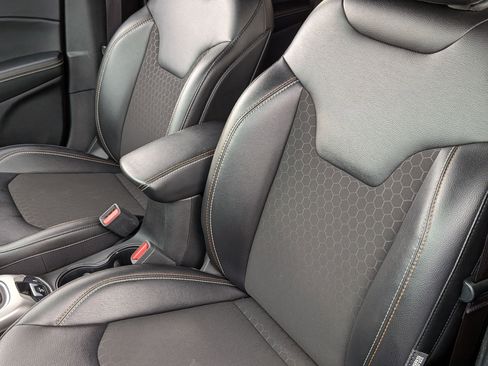 Certified 2021 Jeep Compass Latitude image 15