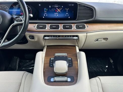 Used 2024 Mercedes-Benz GLS 450 4MATIC image 12