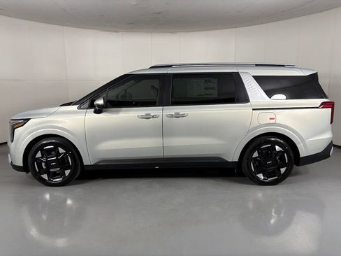 New 2026 Kia Carnival EX FWD image 5