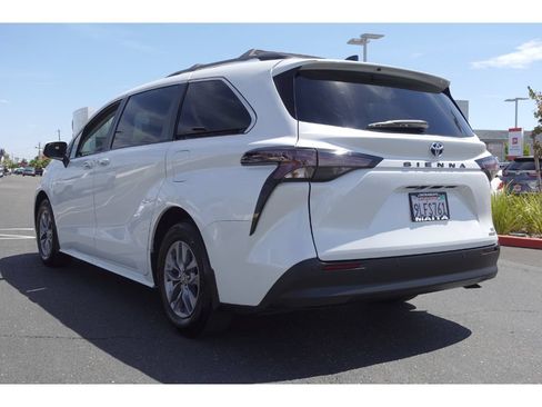Certified 2024 Toyota Sienna XLE w/ XLE Plus Package FWD image 6