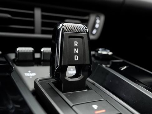 Certified 2025 Porsche 911 Carrera image 24