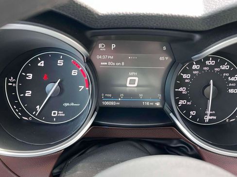 Used 2019 Alfa Romeo Stelvio Ti Sport w/ Quick Order Package 22S Sport AWD/4WD image 3