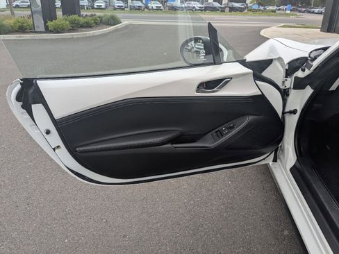 Used 2023 MAZDA MX-5 Miata Grand Touring RWD image 11