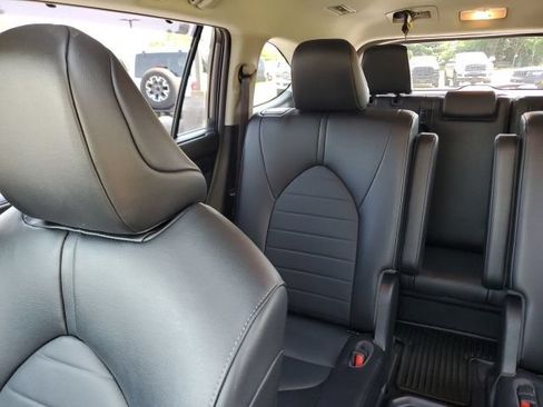 Used 2022 Toyota Highlander XLE AWD/4WD image 14