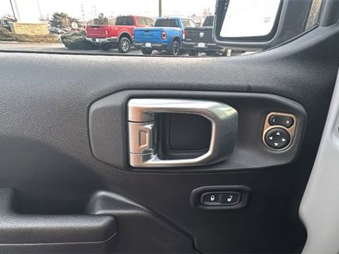 Used 2023 Jeep Gladiator Mojave w/ Cold Weather Group image 13