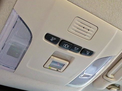 Used 2021 Toyota Corolla LE w/ Carpet Mat Package (TMS) FWD image 36