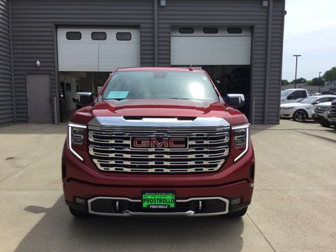 Used 2024 GMC Sierra 1500 Denali w/ Technology Package AWD/4WD image 3