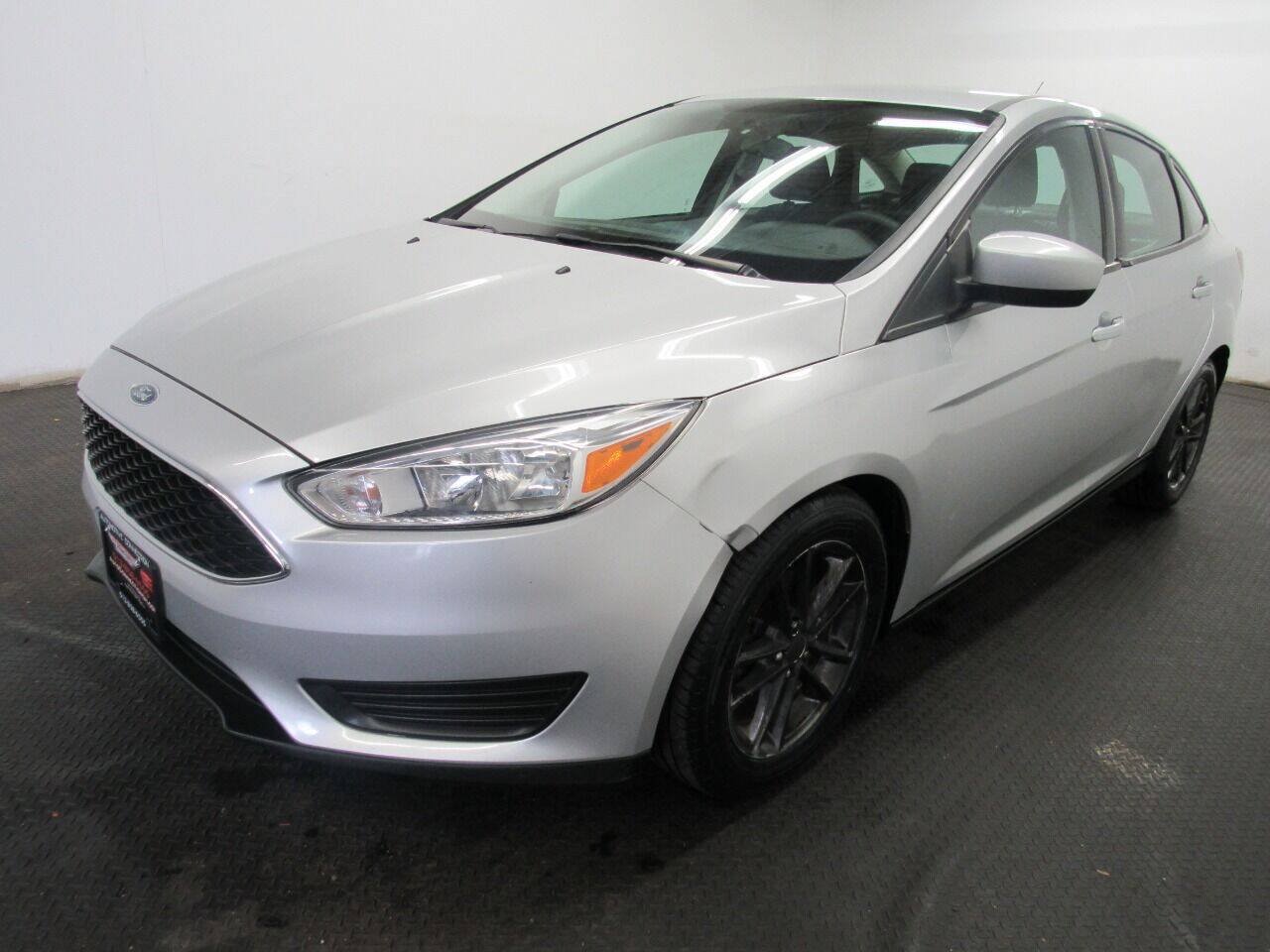 Used 2018 Ford Focus SE FWD image 1