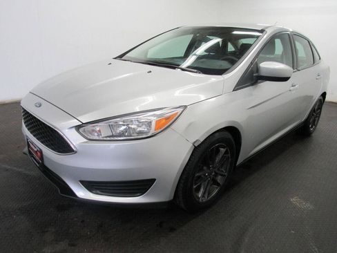 Used 2018 Ford Focus SE FWD image 1