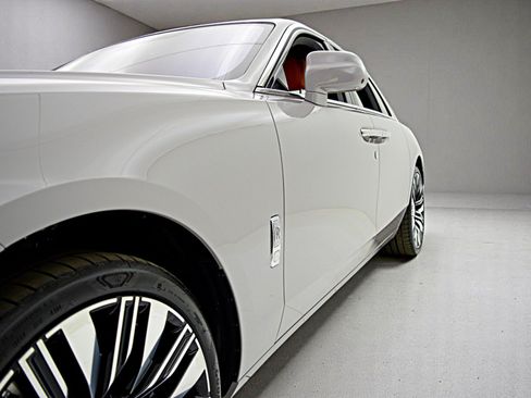 Used 2025 Rolls-Royce Ghost AWD/4WD image 18