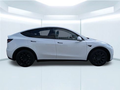 Used 2023 Tesla Model Y Long Range image 7