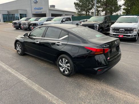 Used 2019 Nissan Altima 2.5 S image 3