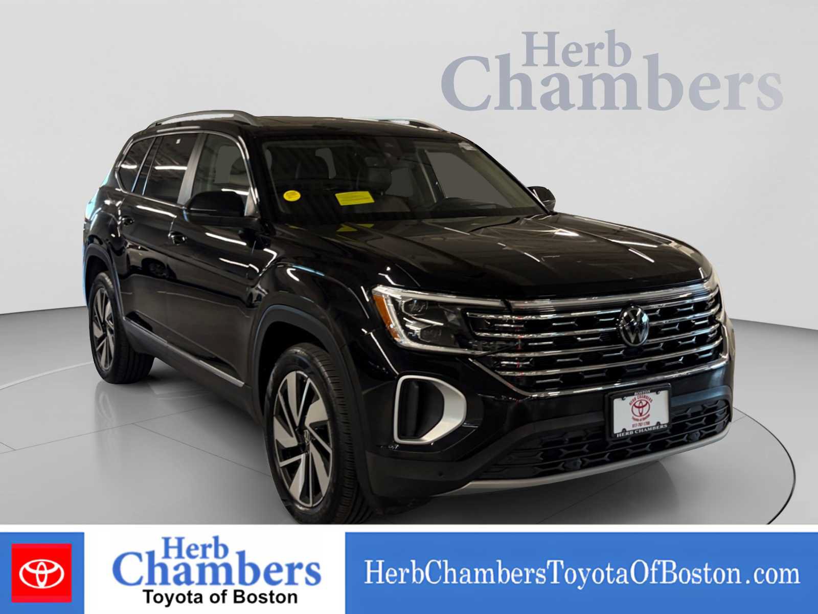 Used 2024 Volkswagen Atlas SEL AWD/4WD image 1