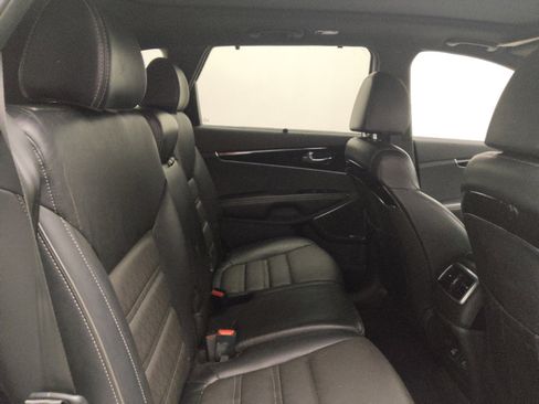 Used 2019 Kia Sorento SX image 19
