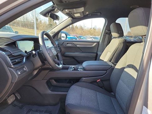 Used 2025 GMC Acadia Elevation image 16