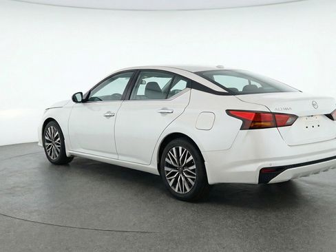 Used 2025 Nissan Altima 2.5 SV image 6
