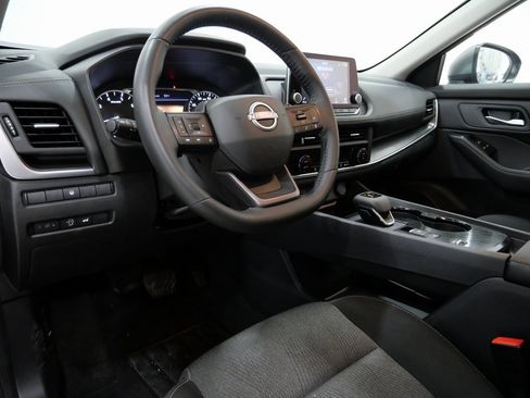 Used 2025 Nissan Rogue SV image 11