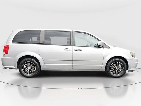 Used 2017 Dodge Grand Caravan GT FWD image 4