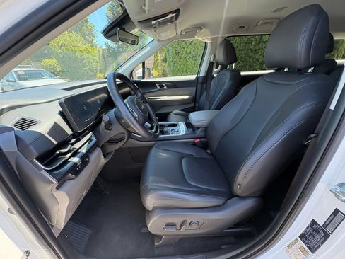 Used 2026 Kia Carnival FWD image 29