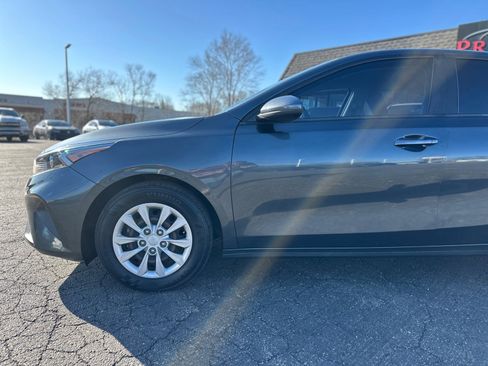 Used 2022 Kia Forte FE image 12