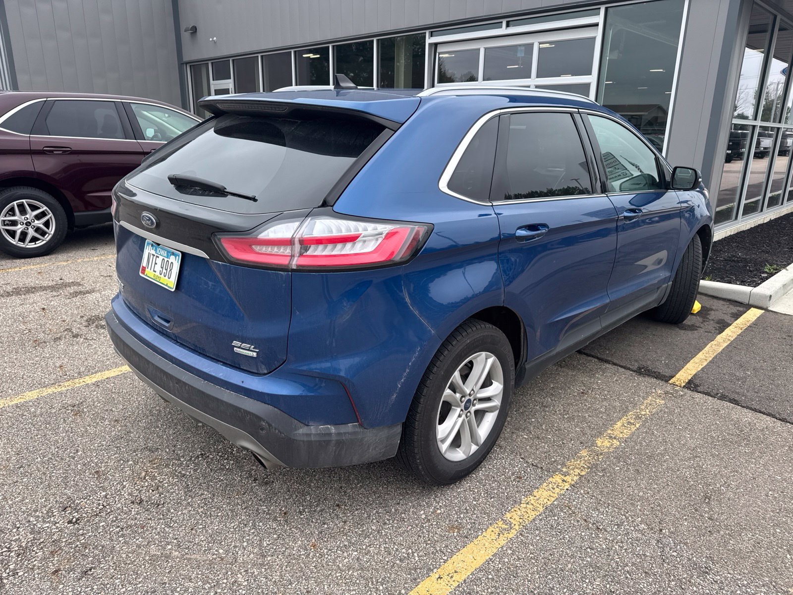 Used 2020 Ford Edge SEL w/ Cold Weather Package FWD image 5