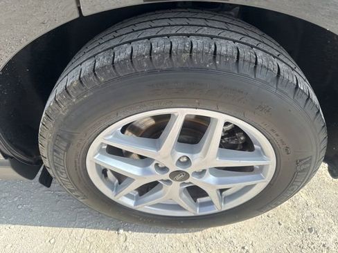 Used 2024 Ford Edge SEL image 11