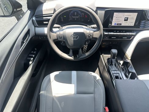 Used 2026 Toyota Camry SE FWD image 17