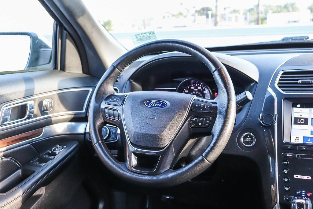 Used 2017 Ford Explorer Limited FWD image 17