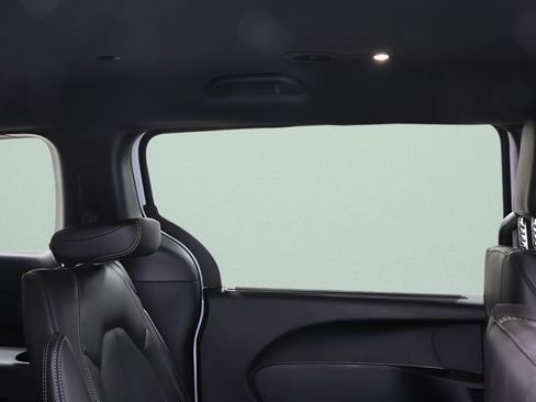 Used 2026 Chrysler Pacifica Select FWD image 30