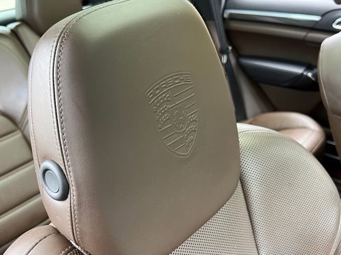 Used 2016 Porsche Cayenne Turbo S image 39