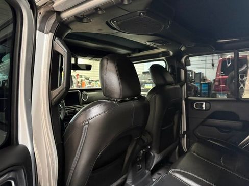 Used 2023 Jeep Wrangler Unlimited Sahara AWD/4WD image 30