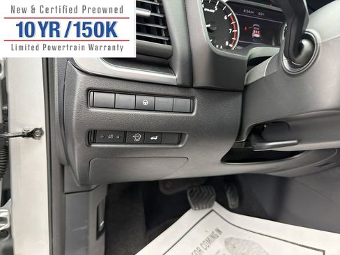 Used 2024 Nissan Rogue SV image 17