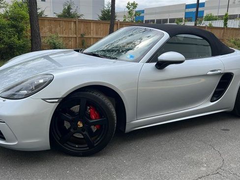 Used 2018 Porsche 718 Boxster RWD image 3
