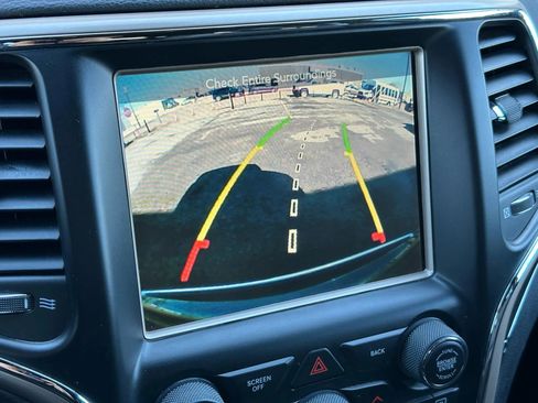 Used 2017 Jeep Grand Cherokee Limited image 34