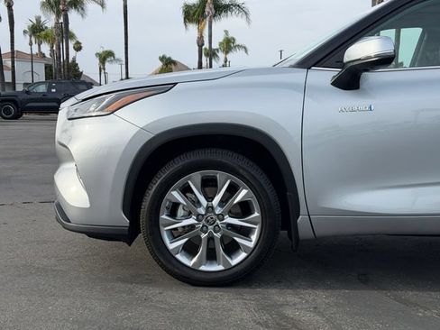 Used 2021 Toyota Highlander Limited FWD image 24