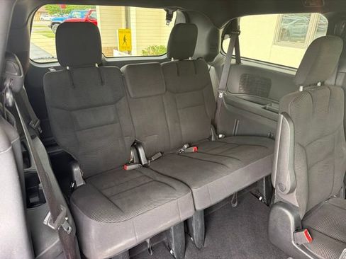 Used 2020 Dodge Grand Caravan SE FWD image 8