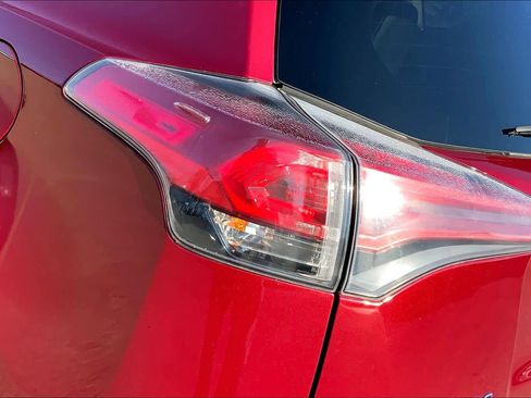 Used 2018 Toyota RAV4 Limited image 29