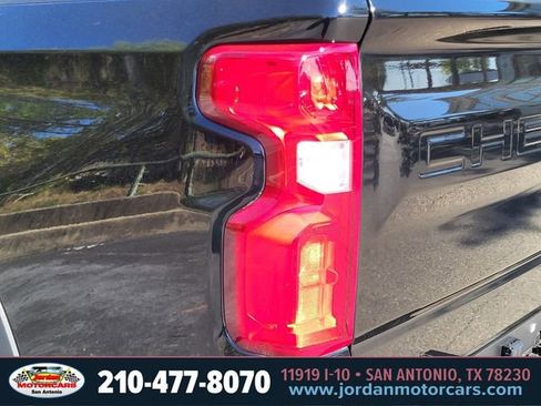 Used 2022 Chevrolet Silverado 1500 ZR2 w/ Technology Package image 9