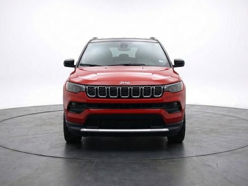 Used 2025 Jeep Compass Limited AWD/4WD image 2