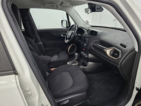 Used 2017 Jeep Renegade Latitude FWD image 21